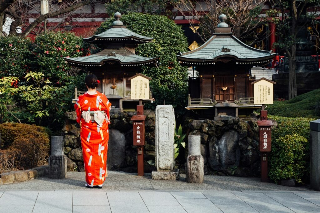 DOs and DONTs in Japan: Essential Etiquette Tips for First-Time Visitors (2025) 9 DOs and DONTs in Japan