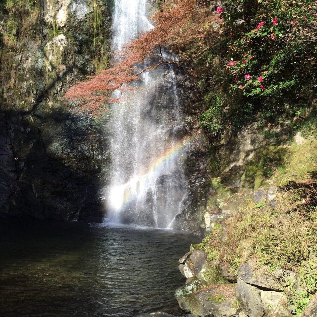 14 Best Hidden Gems in Osaka You Need to Visit in 2025 – Unique Spots Beyond the Crowds 9 Minoh Waterfall (Minoh City)