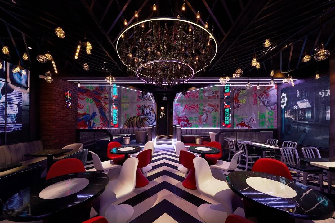 Nightlife in Tokyo Guide 2026: Best Bars, Clubs & After-Dark Experiences 15 Kurija Shinjuku