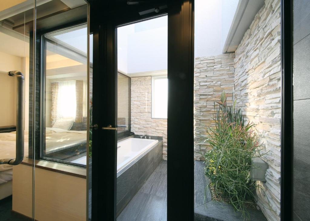 18 Top Hotels & Ryokans with Best Private Onsen in Tokyo (Romantic Stays You’ll Love in 2026) 9 137873628