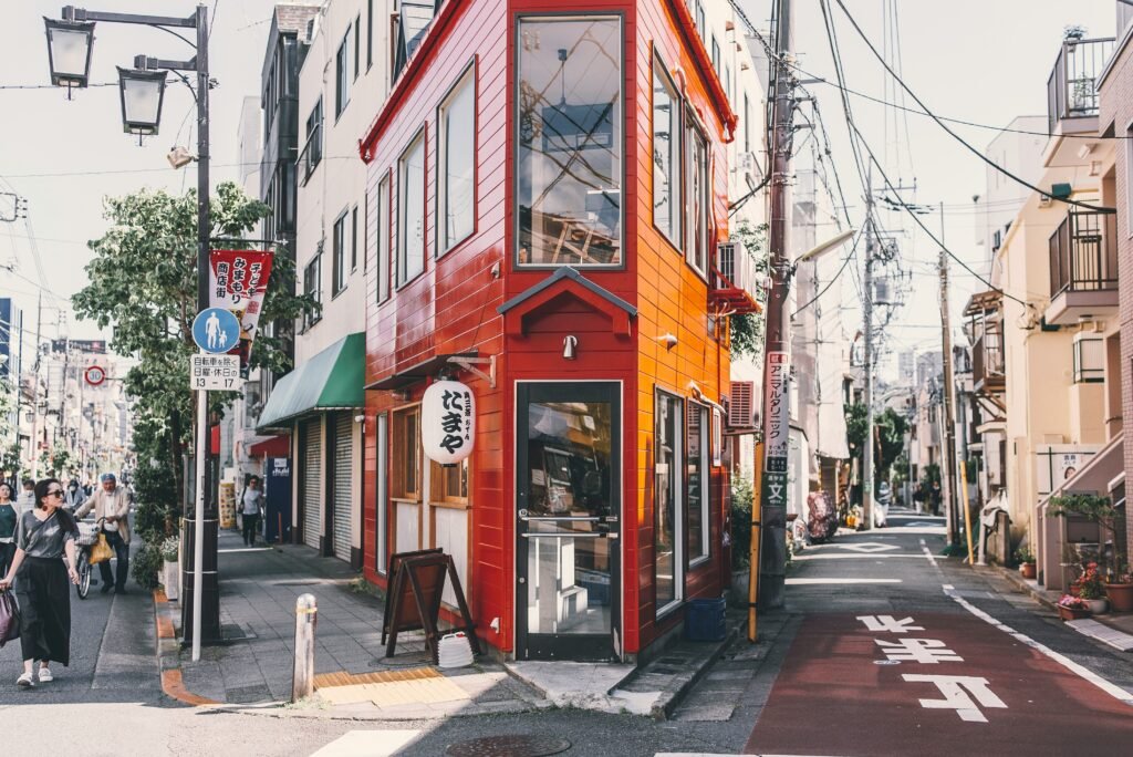 Pros and Cons of Living in Tokyo