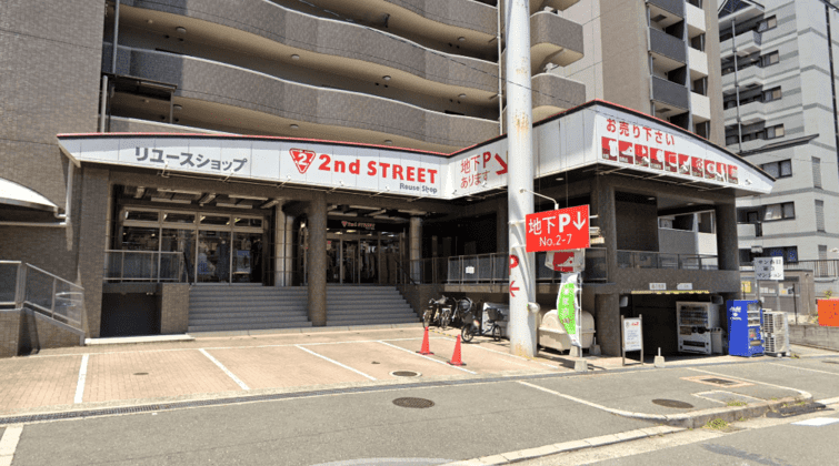 2nd Street second-hand clothing shop in Tokyo