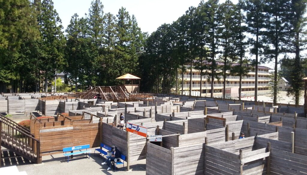 Kyodai Meiro Palladium Nikko(Giant Maze Palladium)