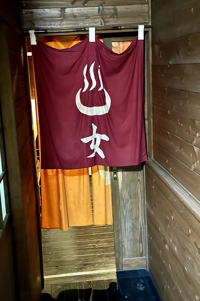 Red curtain with kanji女is the onsen for women.