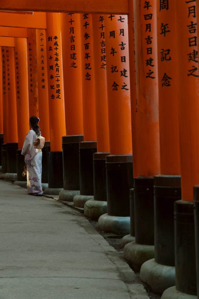 what to do at fushimi inari shrine