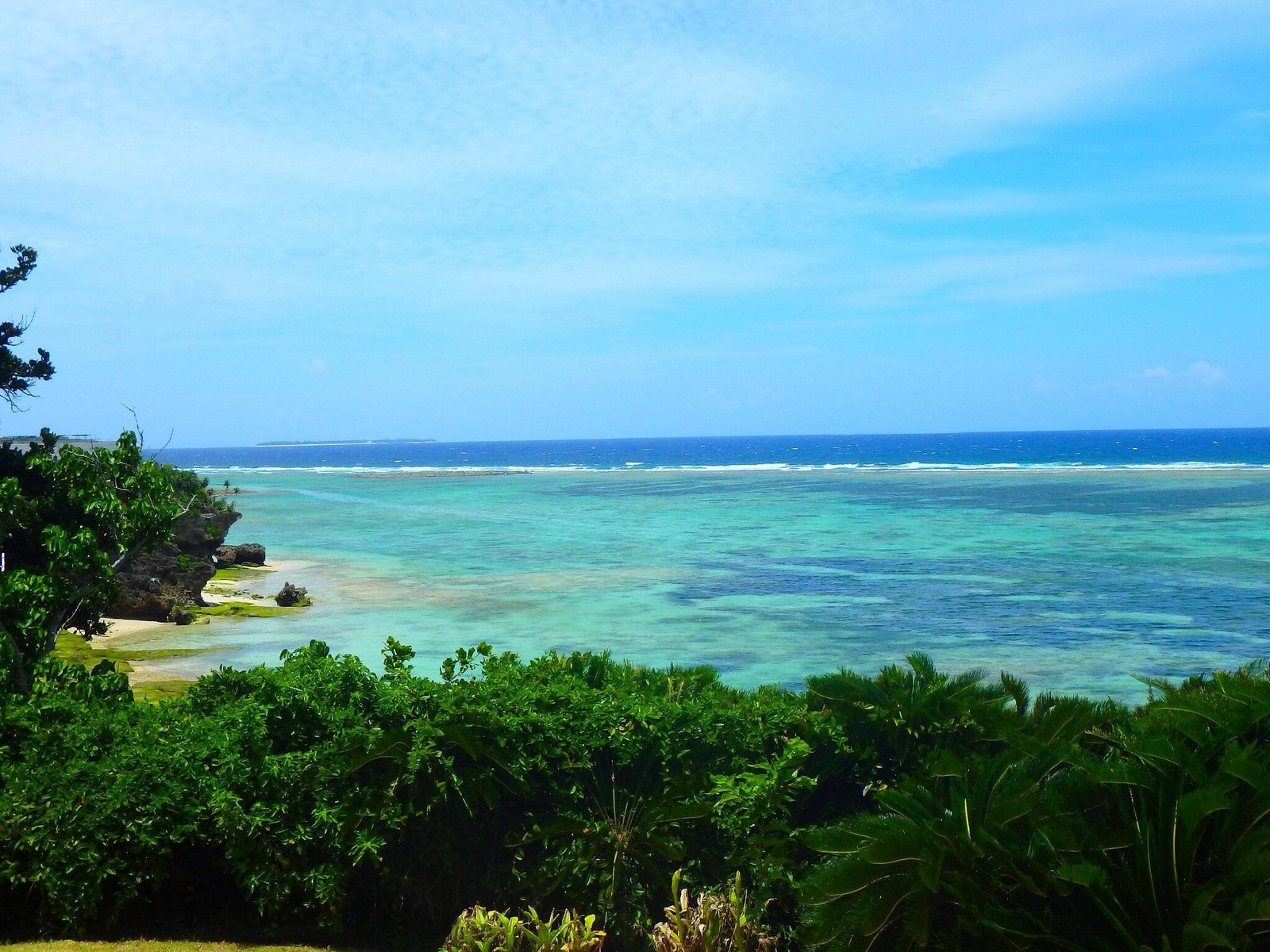 Okinawa Itinerary (2026): The Perfect 6-Day Island Adventure — Beaches, Blue Caves & Hidden Ryukyu Magic 20 Emerald Beach Okinawa