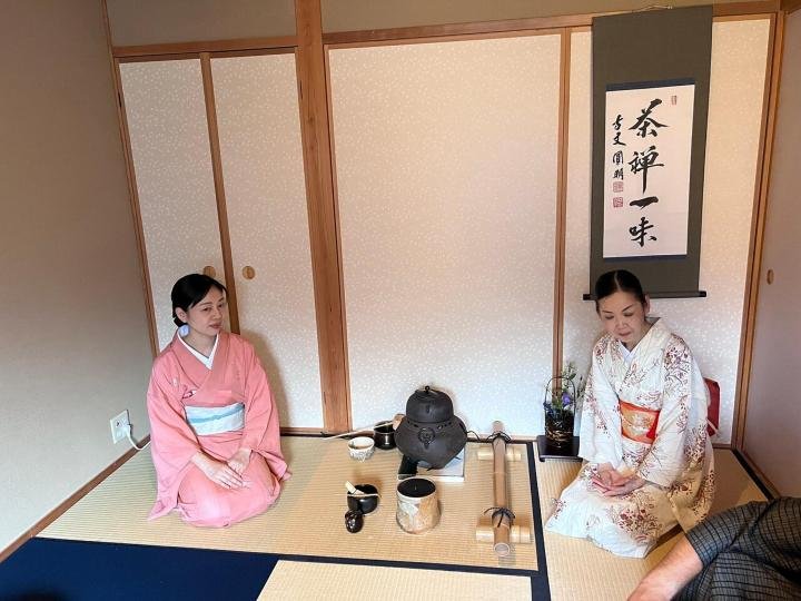 5 Best Kyoto Experiences (2026): From A Tranquil Zen Tour To An Atmospheric Walking Tour At Night 9 Kyoto tea ceremony (Camellia Tea Ceremony)
