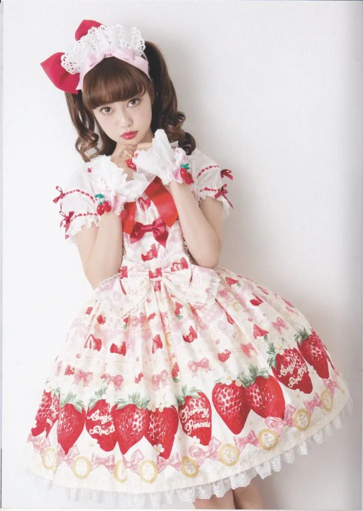 Japanese Lolita Style (2026): A Beginner’s Guide to Types, Rules, Brands, and How to Wear It 17 Lolita Fruits
