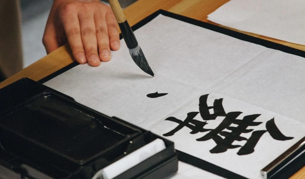 Traditional Japanese Art & Culture (2026): The Timeless Crafts Still Practiced Today 11 Japanese calligraphy