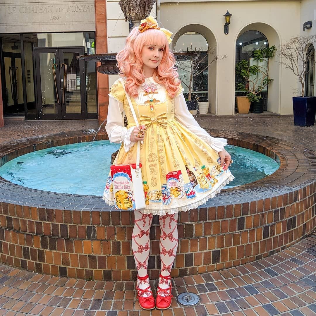 Japanese Lolita Style (2026): A Beginner’s Guide to Types, Rules, Brands, and How to Wear It 18 Country Lolita