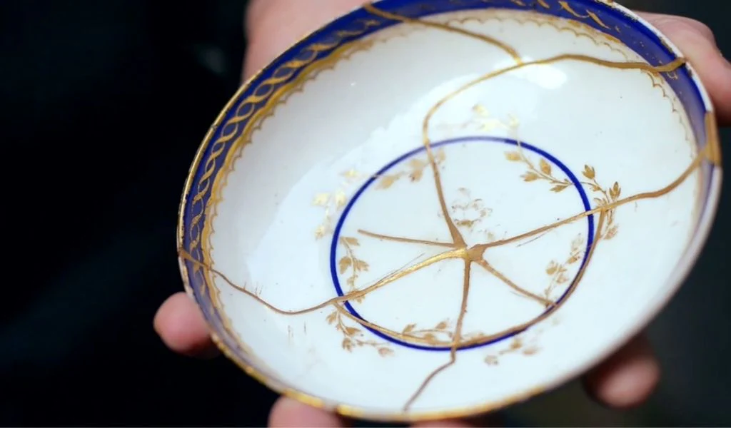 Traditional Japanese Art & Culture (2026): The Timeless Crafts Still Practiced Today 13 Kintsugi, the art that sublimates cracks