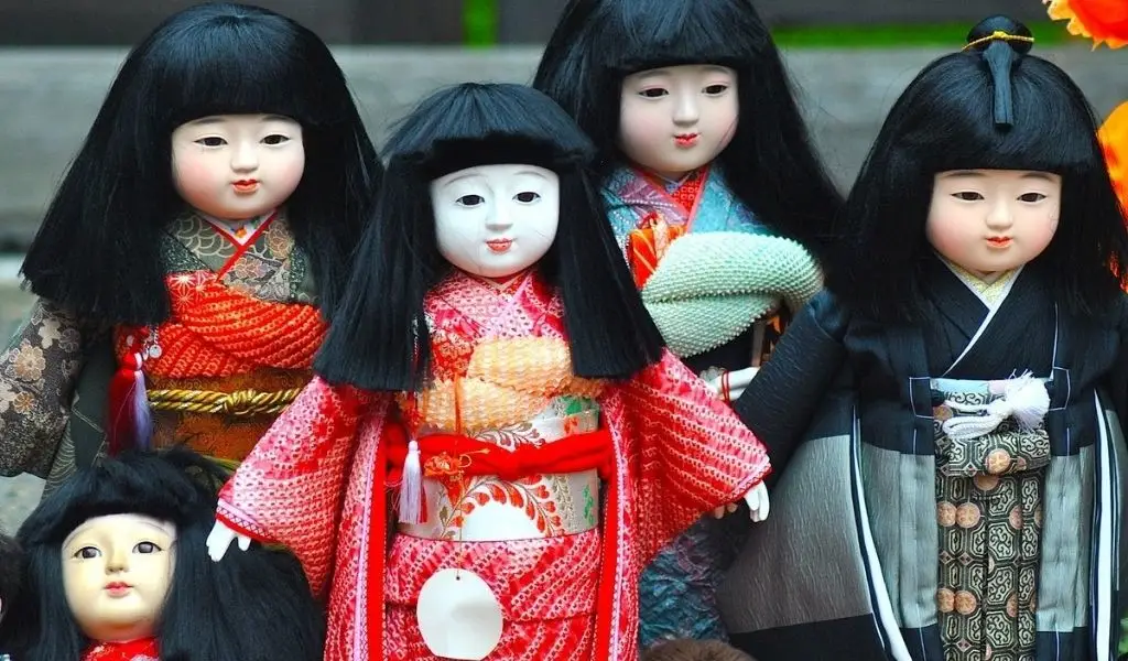 Traditional Japanese Art & Culture (2026): The Timeless Crafts Still Practiced Today 15 Traditional Japanese dolls