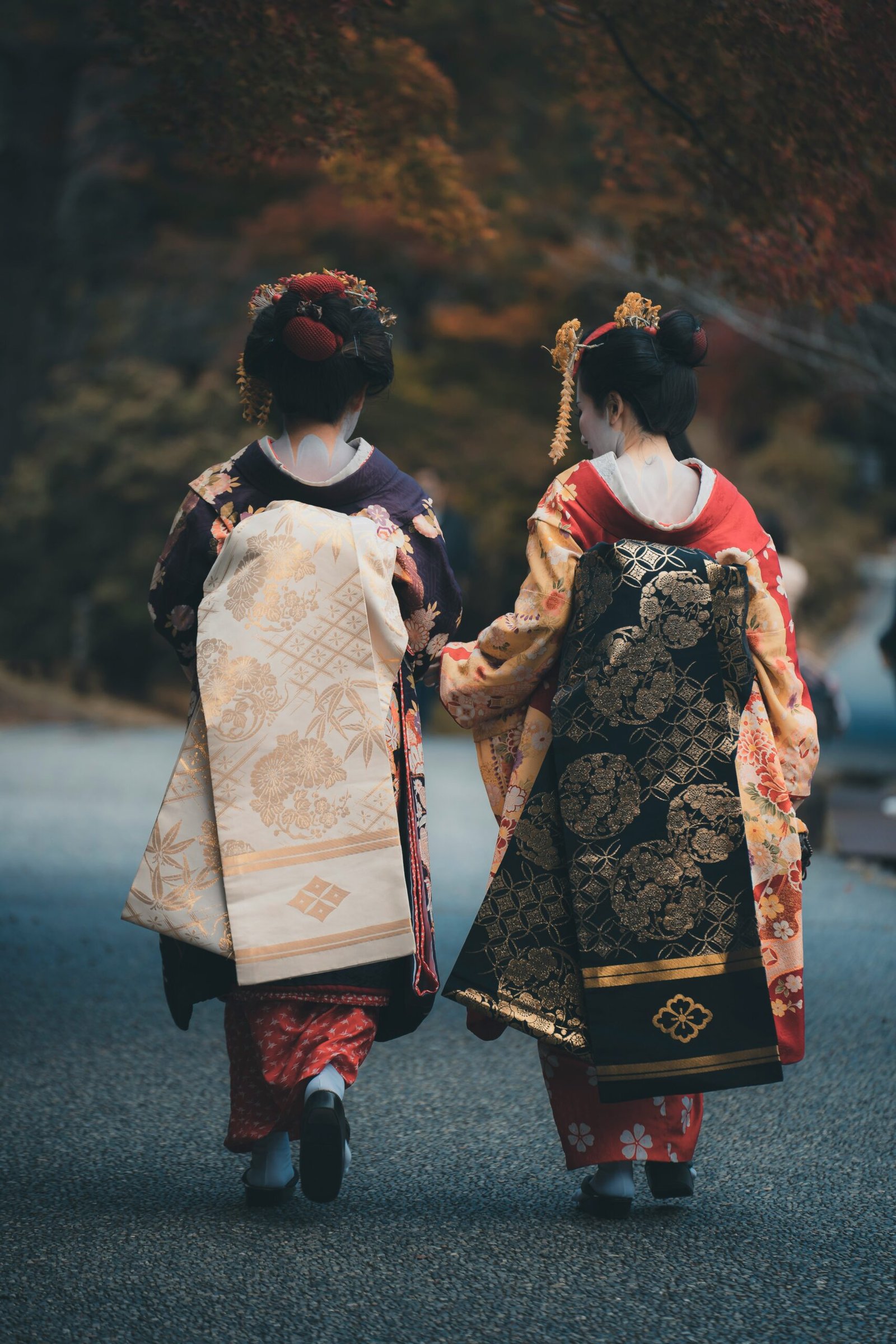 Traditional Japanese Art & Culture (2026): The Timeless Crafts Still Practiced Today 18 Geishas, guardians of traditional arts
