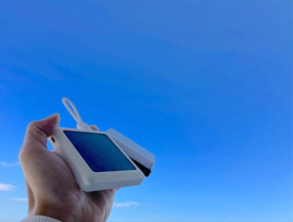 Solar-powered mobile battery