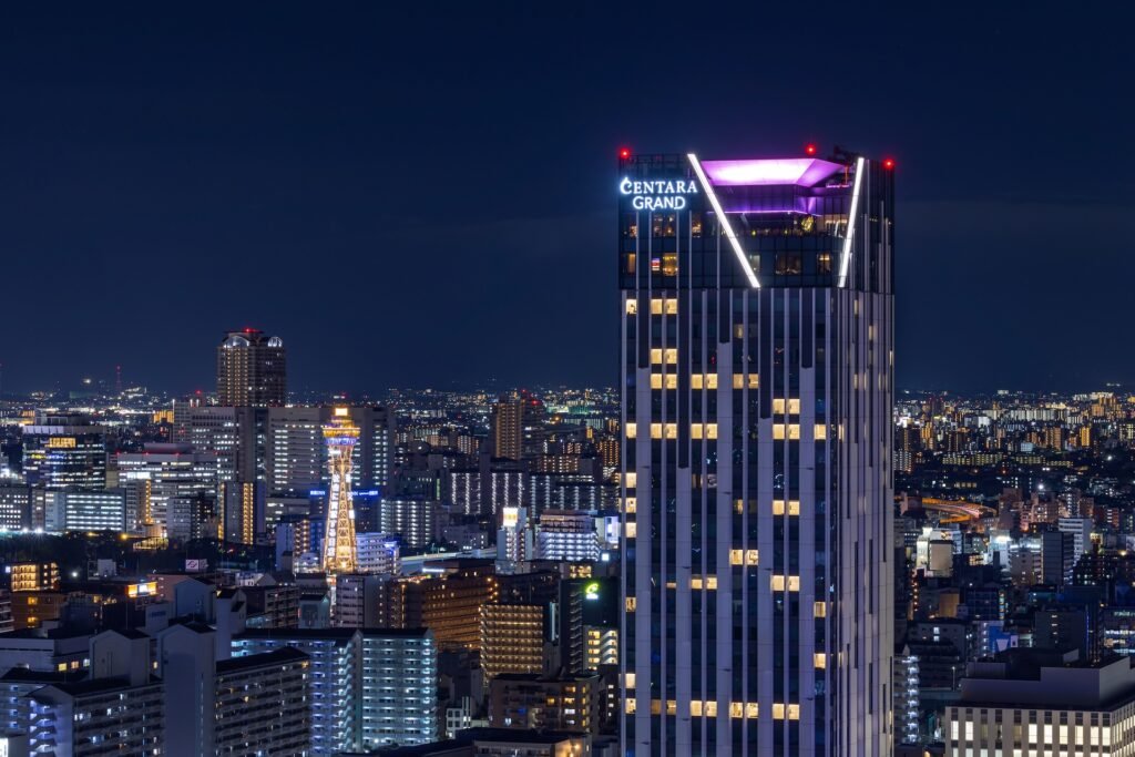 9 Best Rooftops in Osaka (2026): Sky Bars, Secret Terraces & Sunset Views 9 Smoke & Spin (Centara Grand Hotel Osaka)