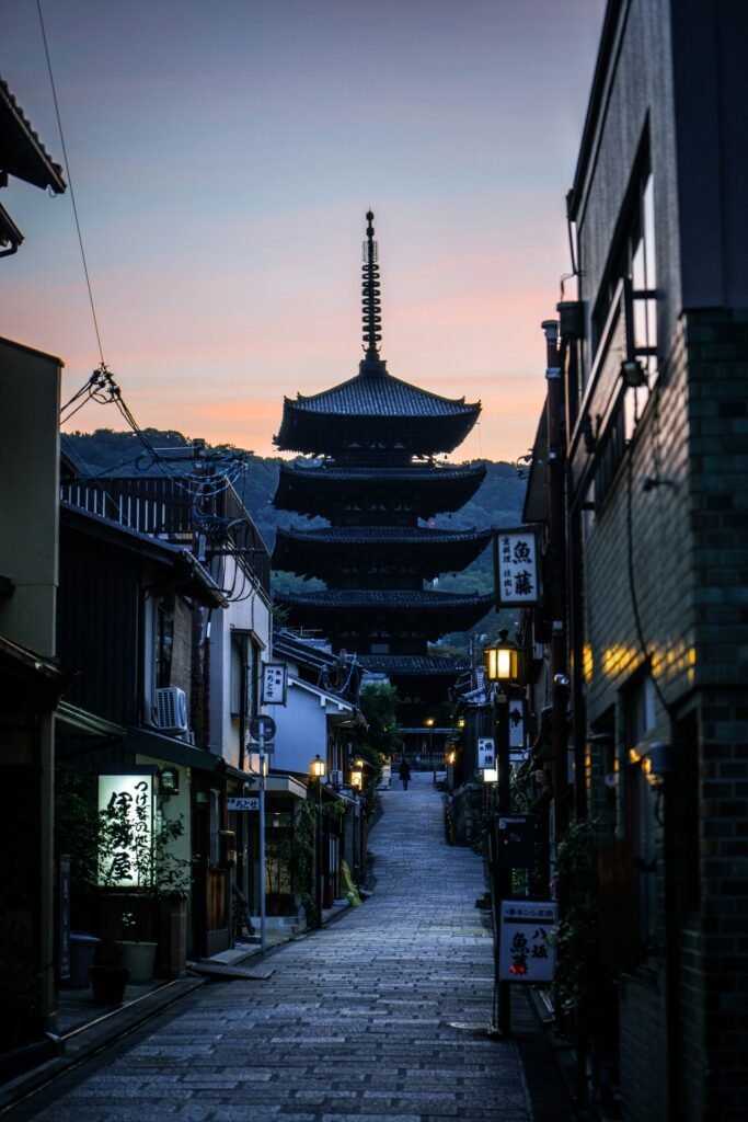 Romantic Things to Do in Kyoto in 2026: 25 Dreamy Date Ideas (Hidden Gems + Classics) 11 Hokanji Temple (Yasaka Pagoda)