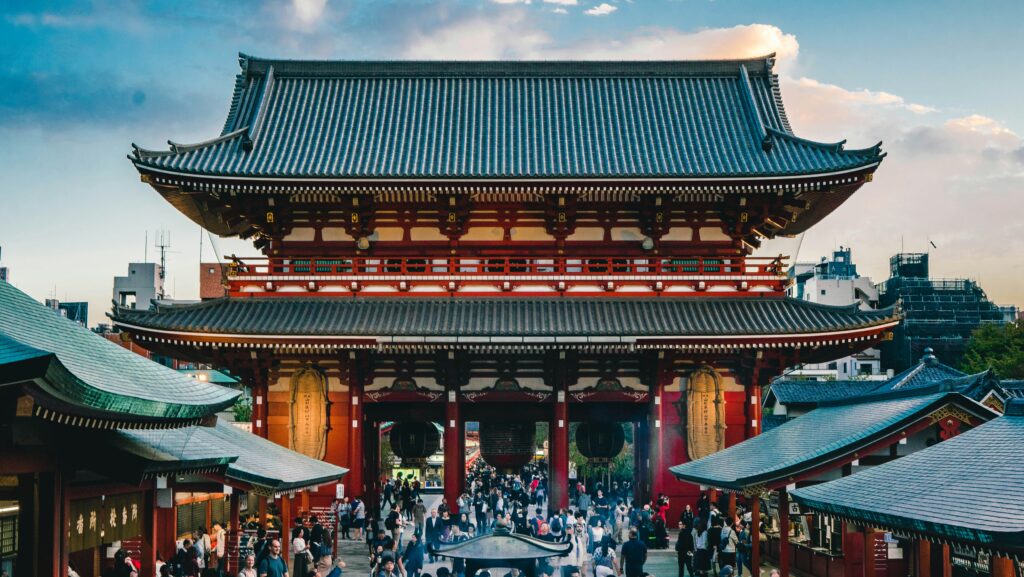Perfect 9 Days in Tokyo Itinerary (2026): Ultimate Plan for Sightseeing, Shopping, and Street Food 16 KAMINARIMON (GATE OF THUNDER)