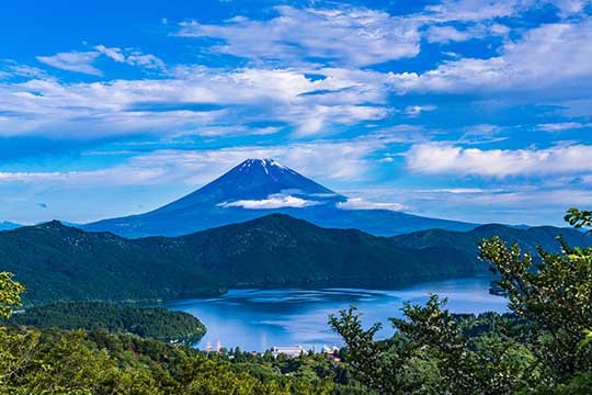 What To Do In Hakone (2026): Best Activities, Onsen Spots & The Best Views 8 #2 Lake Ashi with a view of Mount Fuji