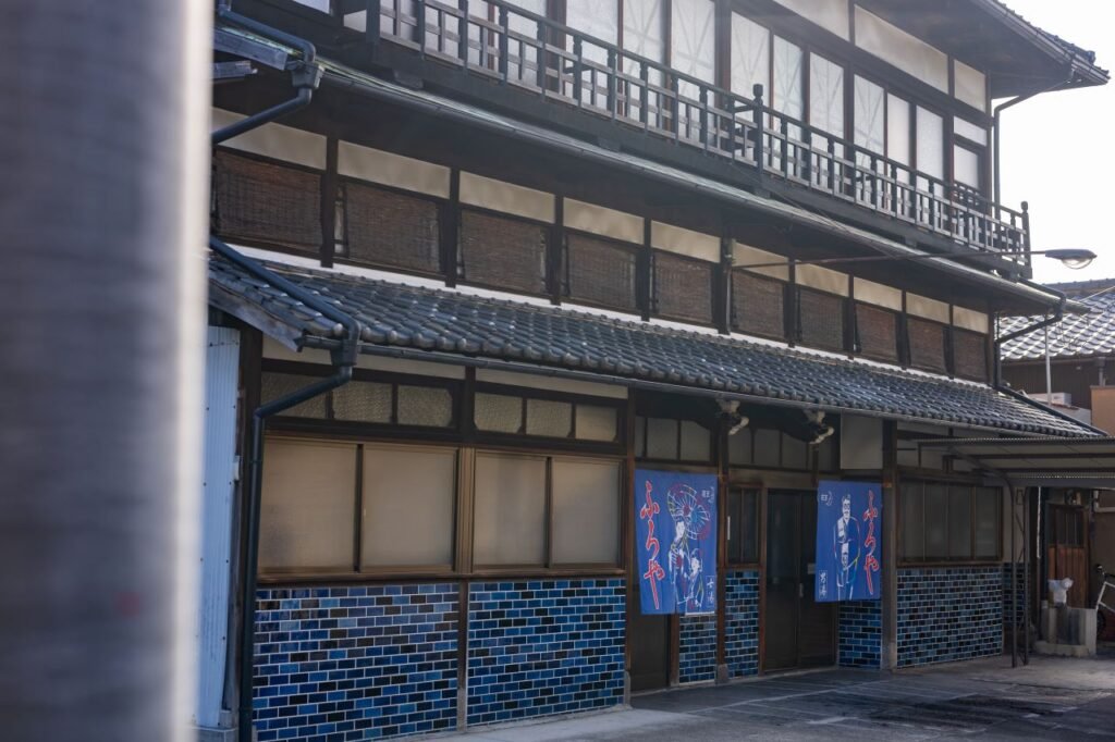 What To Do In Kyoto In The Rain (2026): 20 Cool Activities 22 Retro bathhouse at Hinode-yu / Nishikujo