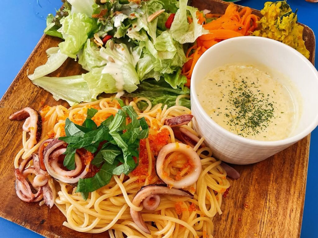 Where To Eat In Osaka With Kids (2026): 9 Best Family Friendly Cafes 13 Kid friendly meal at Café Laugh Rough Laugh Osaka