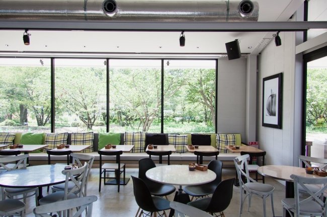 Where to Eat in Kyoto with Kids (2026): 4 Best Family-Friendly Restaurants That Work Every Time 8 IN THE GREEN (Sakyo Ward, Kyoto City)