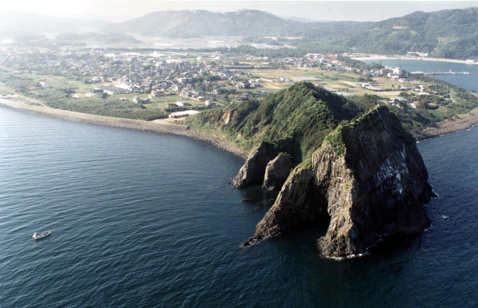 Best Things To Do In Itoshima (2026): 1 Day Itinerary, Food & Sightseeing 10 sightseeing boat to Keya no Oto