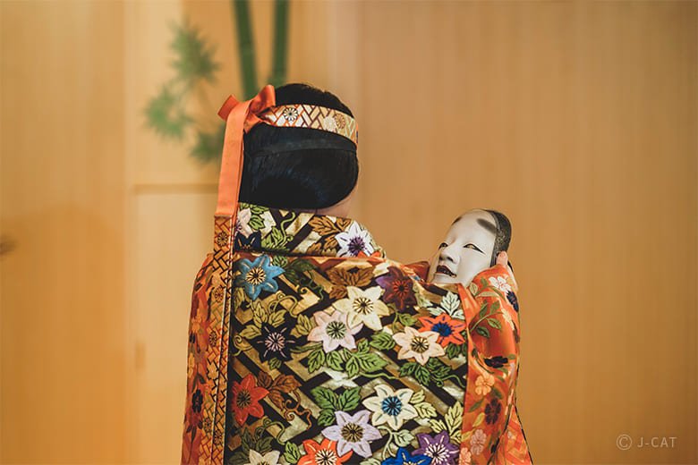 Noh theater experience with a professional actor in Tokyo