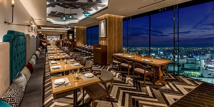 Where to Eat in Nagoya (2026): 20 Best Restaurants for Private Dining, Lunch, and Night Views 24 The Living Room with SKY BAR / Mitsui Garden Hotel Nagoya Premier