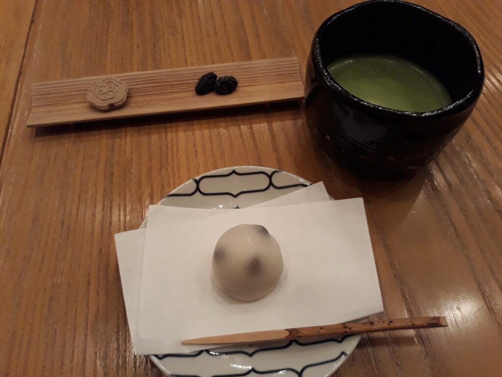 10 Top Spots with Best Green Tea in Tokyo (2026) 12 Modern Japanese tea room and wagashi at Higashiya Ginza in Tokyo