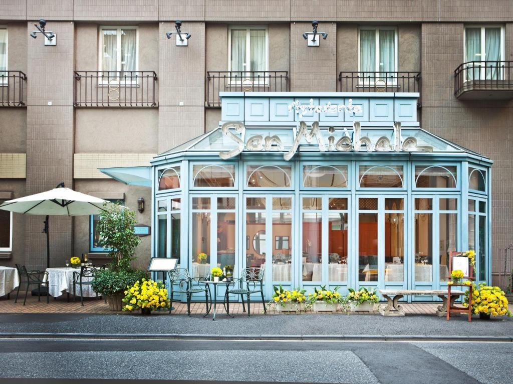 Hotel Monterey La Soeur Ginza guest room with European-inspired design in Ginza