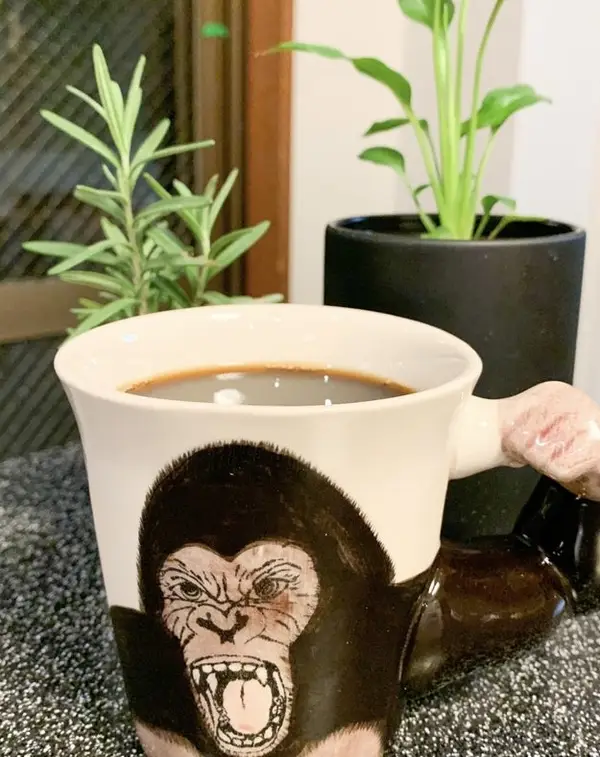 Hand-painted 3D gorilla animal mug with realistic arm handle