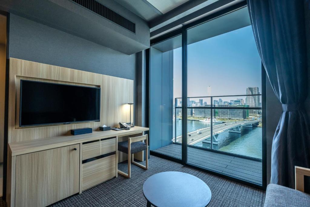Unique Hotels in Tokyo (2026): 11 Cool, Wonderful, and Unforgettable Places to Stay 18 La Vista Tokyo Bay rooftop onsen bath with Tokyo Bay skyline views