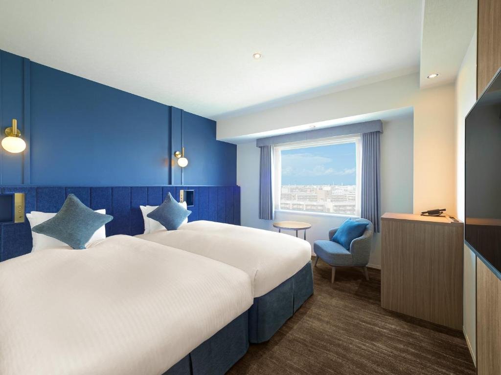 Oriental Hotel Tokyo Bay family room with bunk beds and kids amenities