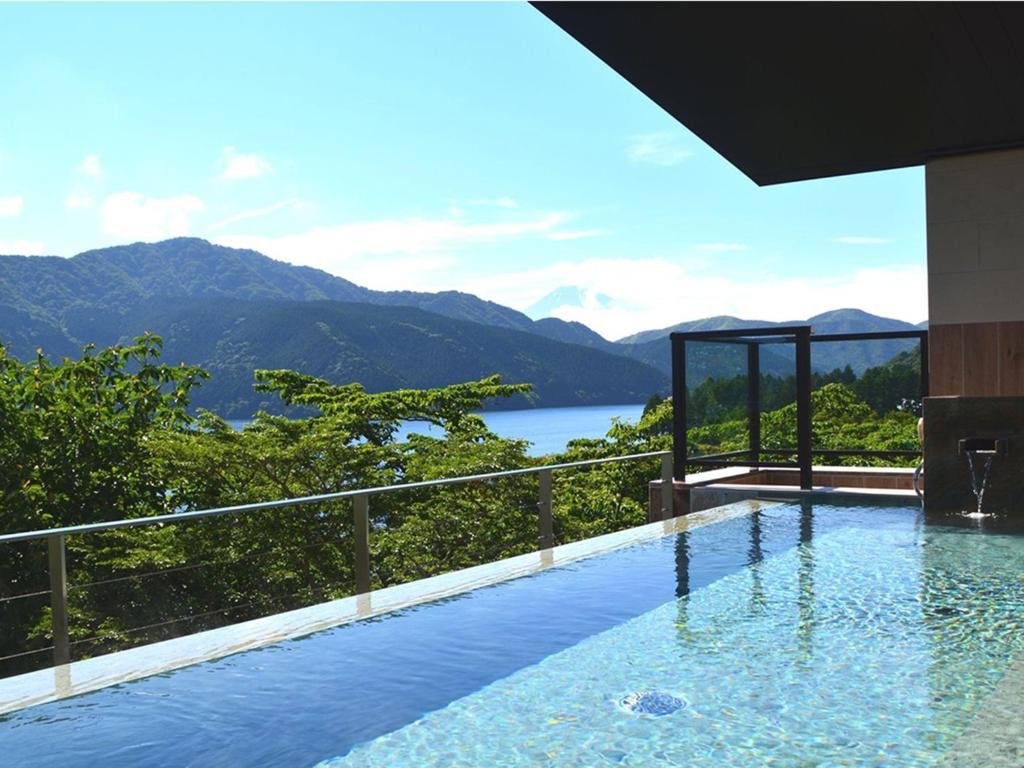 Ryuguden Japanese-style room with lake and Mount Fuji views for a traditional Hakone ryokan stay
