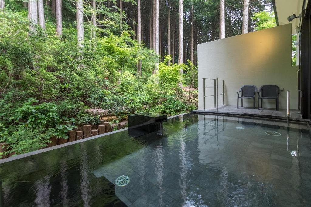 Odakyu Yama no Hotel guest room with calm interiors near Lake Ashi and Mount Fuji view areas