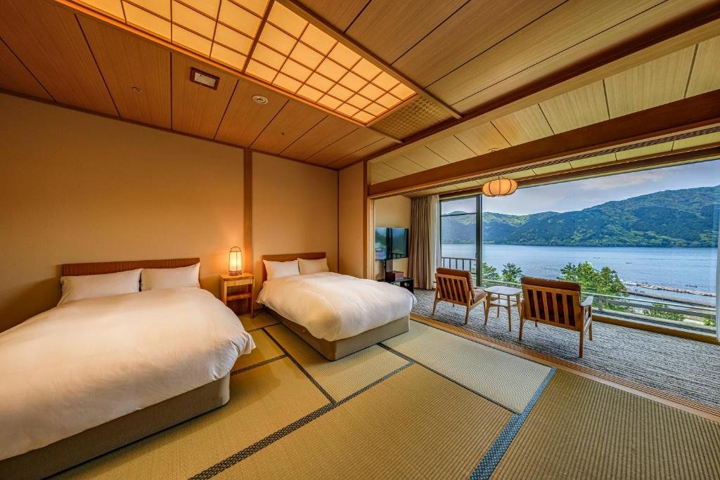 Ryuguden room with panoramic views of Lake Ashi and Mount Fuji in Hakone