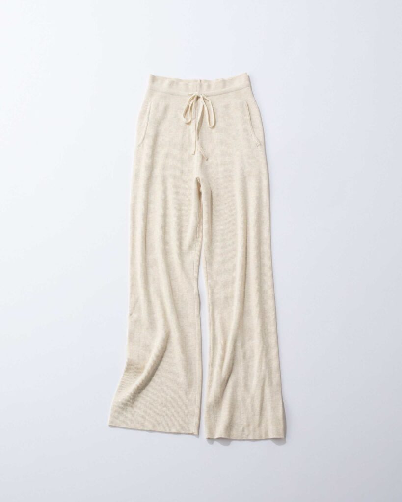 What to Buy in Uniqlo Japan (2026): 12 Best Fashion, Basics, and Travel Finds 17 UNIQLO washable knit rib pants in a relaxed polished outfit