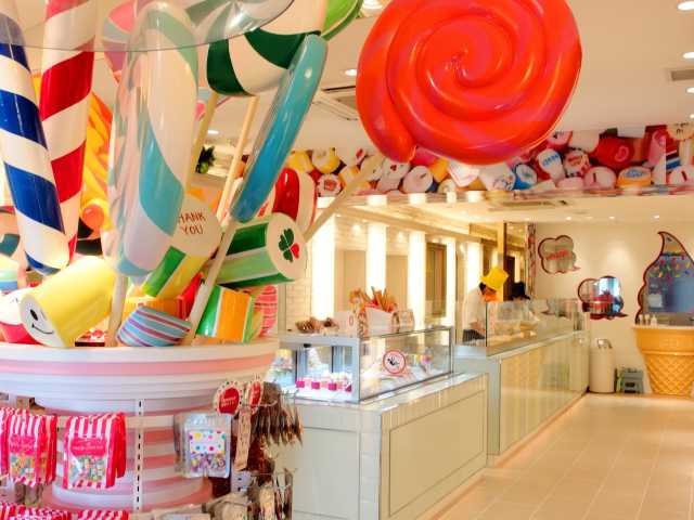 What to Do in Harajuku With Kids (2026): 19 Fun, Cute & Easy Tokyo Ideas 21 CANDY SHOW TIME Omotesando handmade colorful candy display