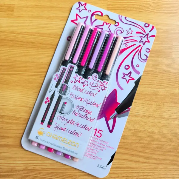 What to Buy in Hands Tokyo (2026): 14 Clever Gadgets, Cute Stationery & Weirdly Useful Japanese Finds 13 Chameleon Blend Lighter 6-color marker set for journaling and stationery