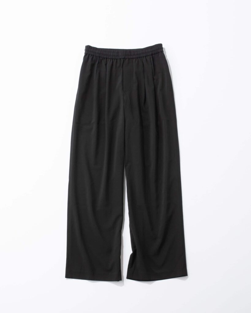 What to Buy in Uniqlo Japan (2026): 12 Best Fashion, Basics, and Travel Finds 16 UNIQLO easy tuck pants with elastic waist in a polished casual outfit