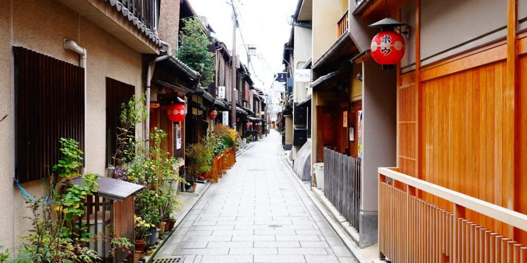 What to Do in Gion Kyoto in 2026: Beautiful Streets, Shrines and Local Experiences 11 Traditional wooden teahouses along Hanamikoji Street in Gion, Kyoto