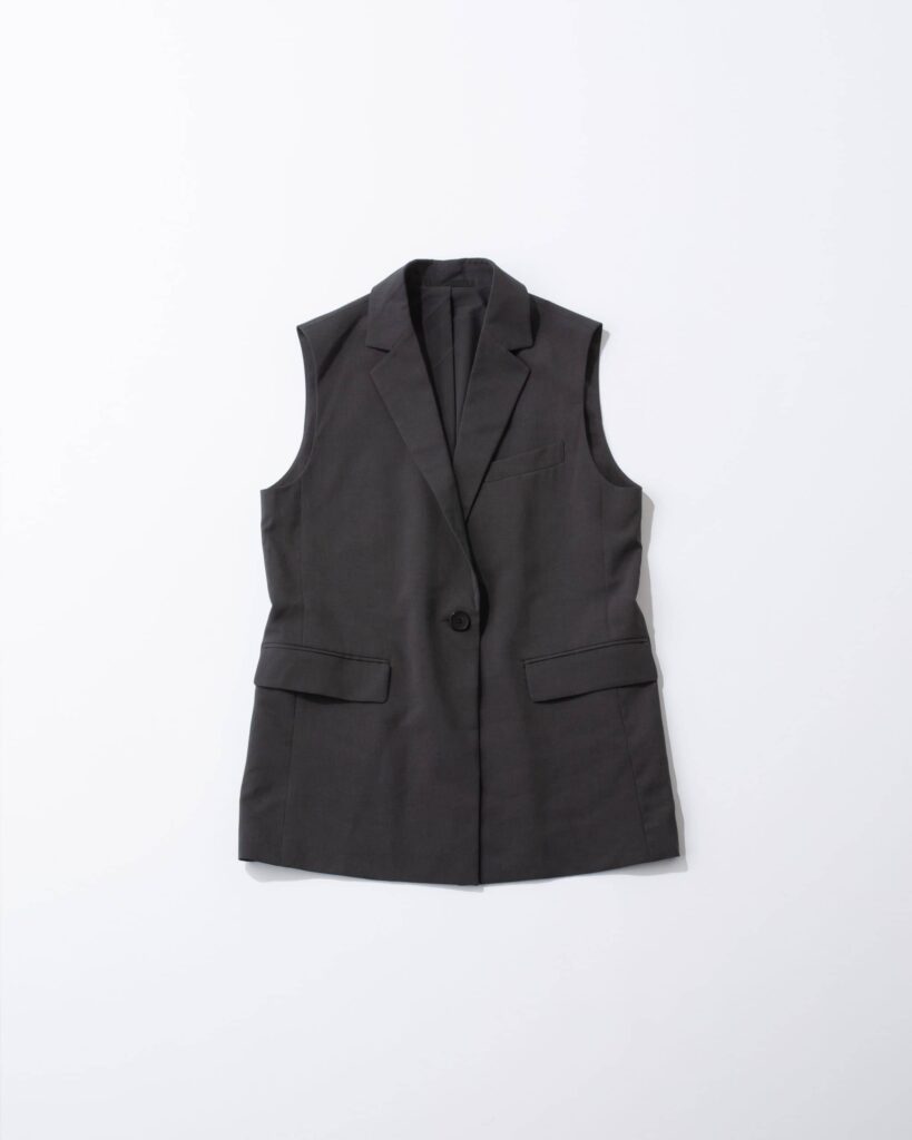 What to Buy in Uniqlo Japan (2026): 12 Best Fashion, Basics, and Travel Finds 13 UNIQLO tailored vest styled over a light top for a polished casual outfit