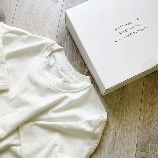 Wearable Towel White short-sleeved towel loungewear from Loft Japan