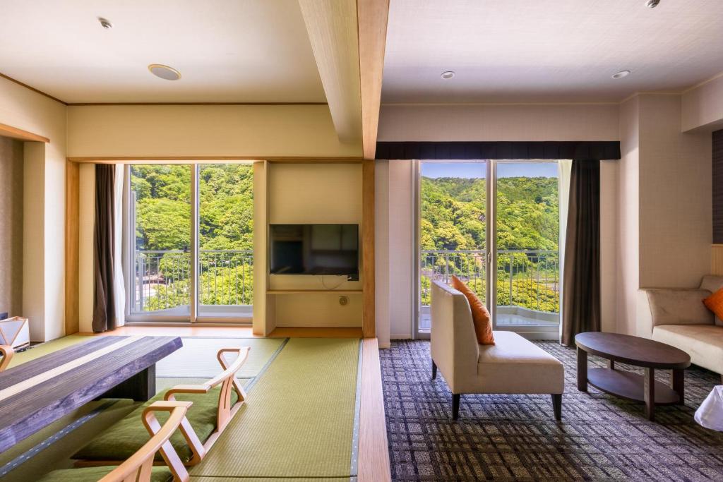 Spacious Japanese-Western family room at Yumoto Fujiya Hotel with tatami seating and mountain views