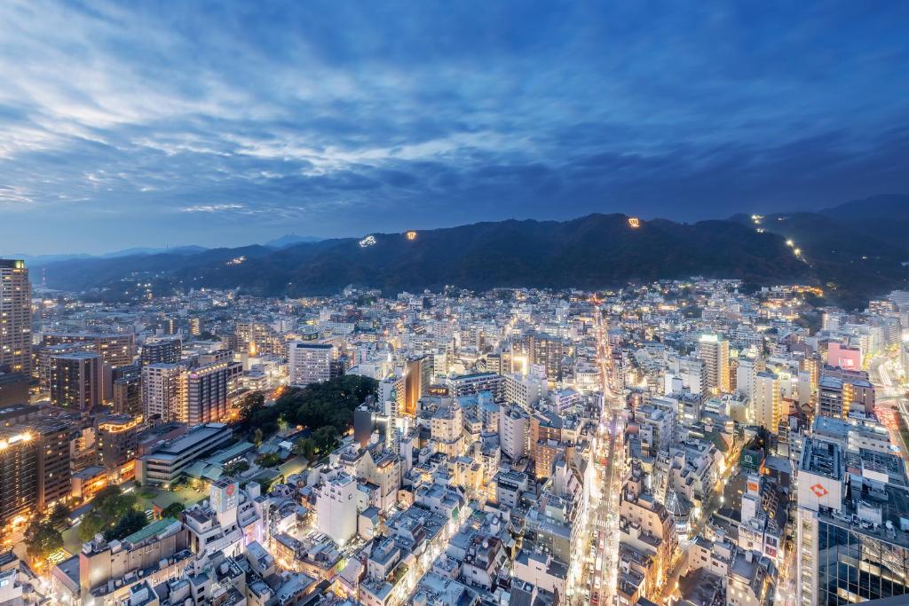 Where to Stay in Kobe For The First Time (2026): 6 Best Areas and 18 Hotel Picks 7 Sannomiya district in central Kobe near the city’s main transport hub