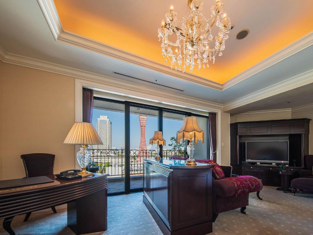 Where to Stay in Kobe For The First Time (2026): 6 Best Areas and 18 Hotel Picks 16 Hotel La Suite Kobe Harborland on the Kobe waterfront