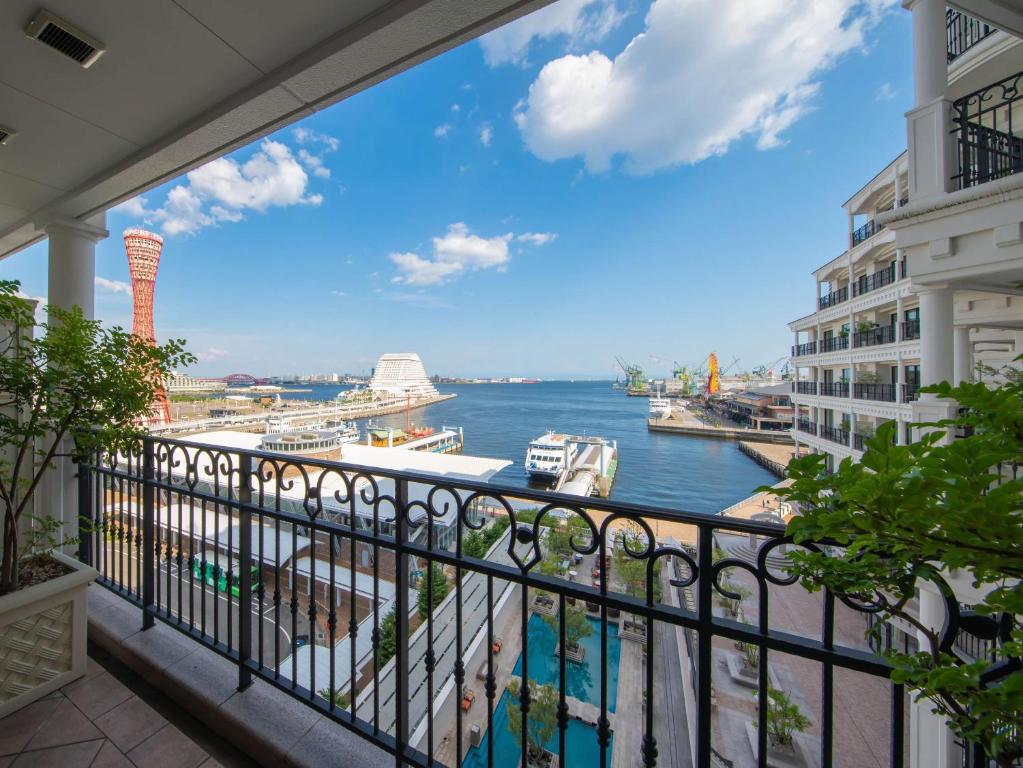 Where to Stay in Kobe For The First Time (2026): 6 Best Areas and 18 Hotel Picks 15 Harborland and Meriken Park on the Kobe waterfront