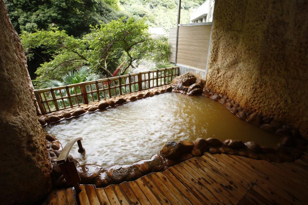 Where to Stay in Kobe For The First Time (2026): 6 Best Areas and 18 Hotel Picks 26 Arima Onsen Gekkoen Korokan overlooking a wooded valley