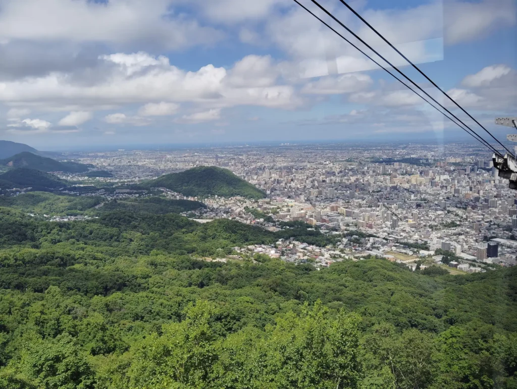 15 Best Things to Do in Sapporo With Kids: Parks, Aquariums, Views, and Family Restaurants 15 Panoramic night view of Sapporo from Mount Moiwa