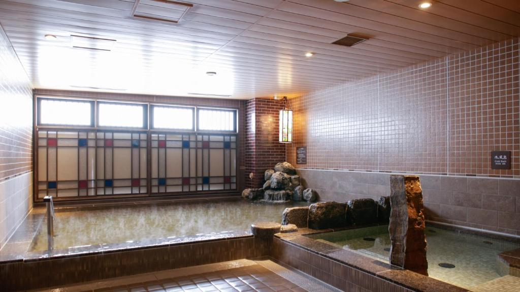 Where to Stay in Kobe For The First Time (2026): 6 Best Areas and 18 Hotel Picks 12 Dormy Inn Kobe Motomachi Natural Hot Springs near Chinatown